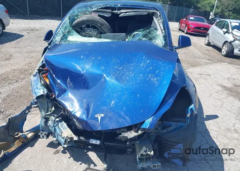 2022 Tesla Model Y z USA, uszkodzony, nr VIN 7SAYGDEE0NF481213